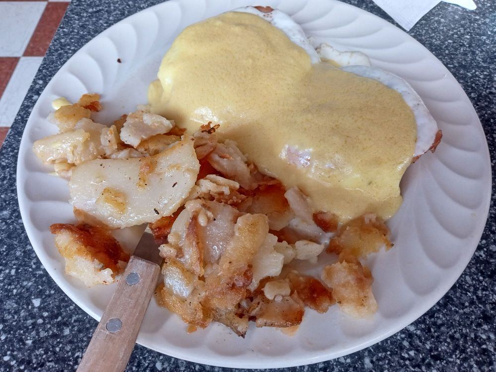 Eggs Benedict with home fries